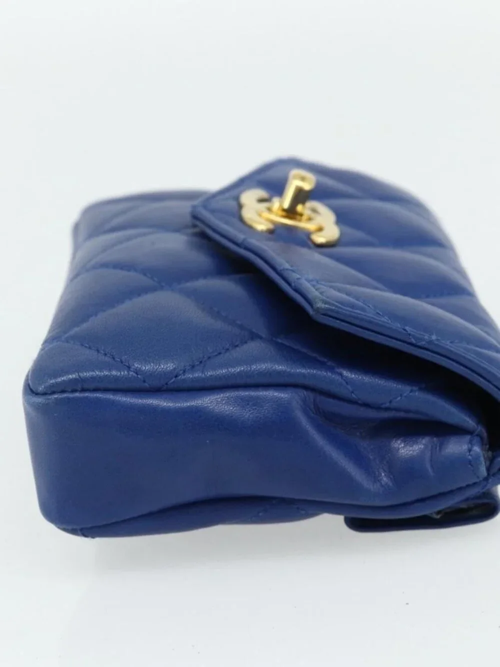 CHANEL Matelasse Pouch Lamb Skin Blue Gold CC Auth 177338